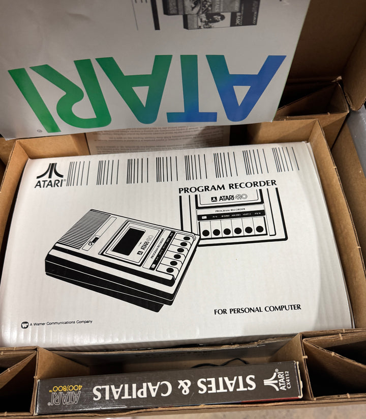 Atari 400/800 Computer System (The Educator) in Original Box) Untested