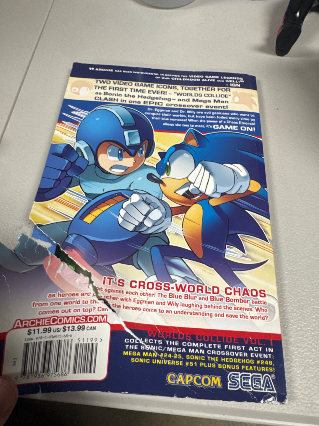 Sonic / Mega Man Worlds Collide Vol 1 Kindred Spirits (Rip on Back Cover) UG62326