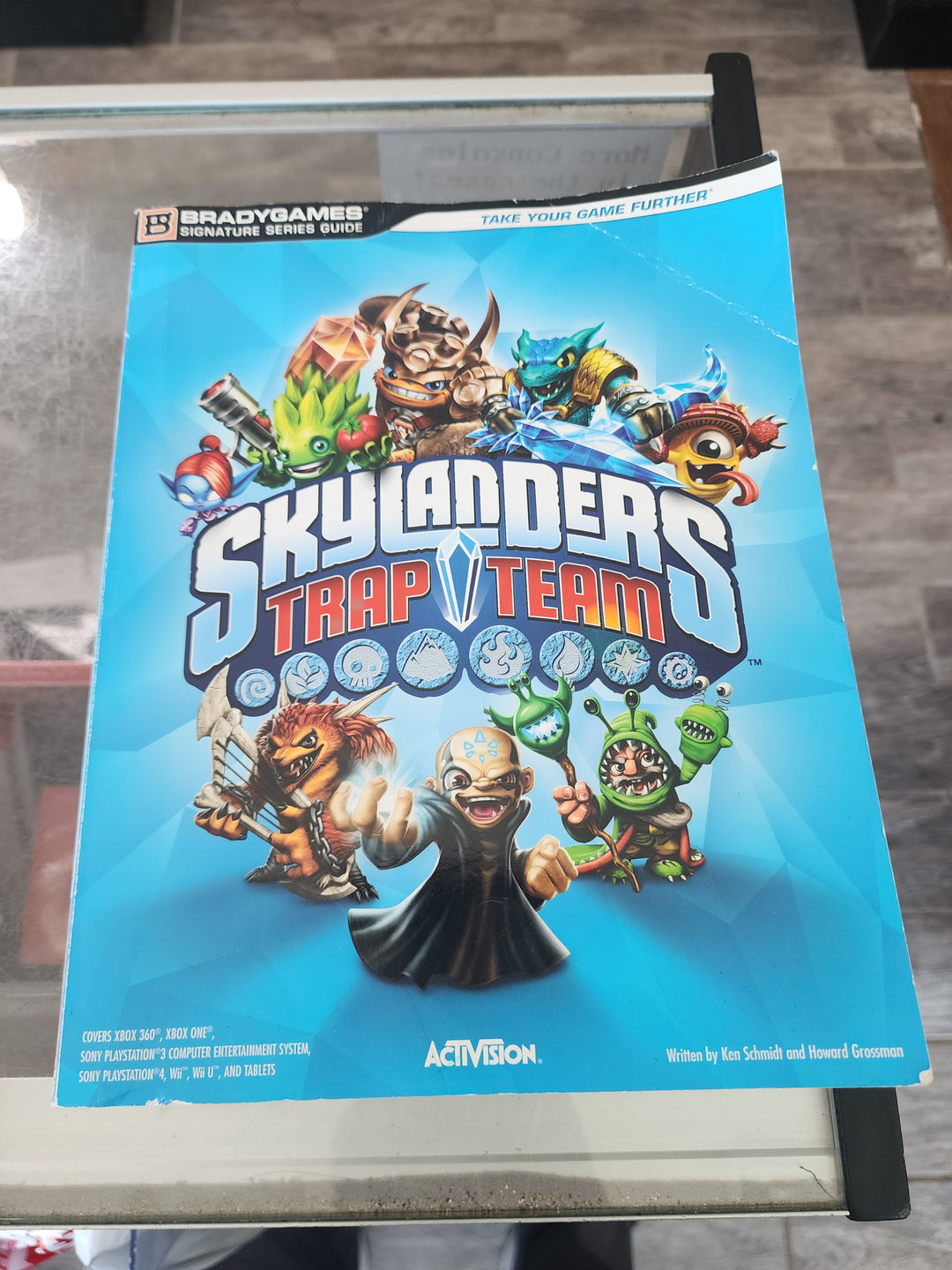 Skylander Trap Team BradyGames Guide - Strategy Guide ST6426