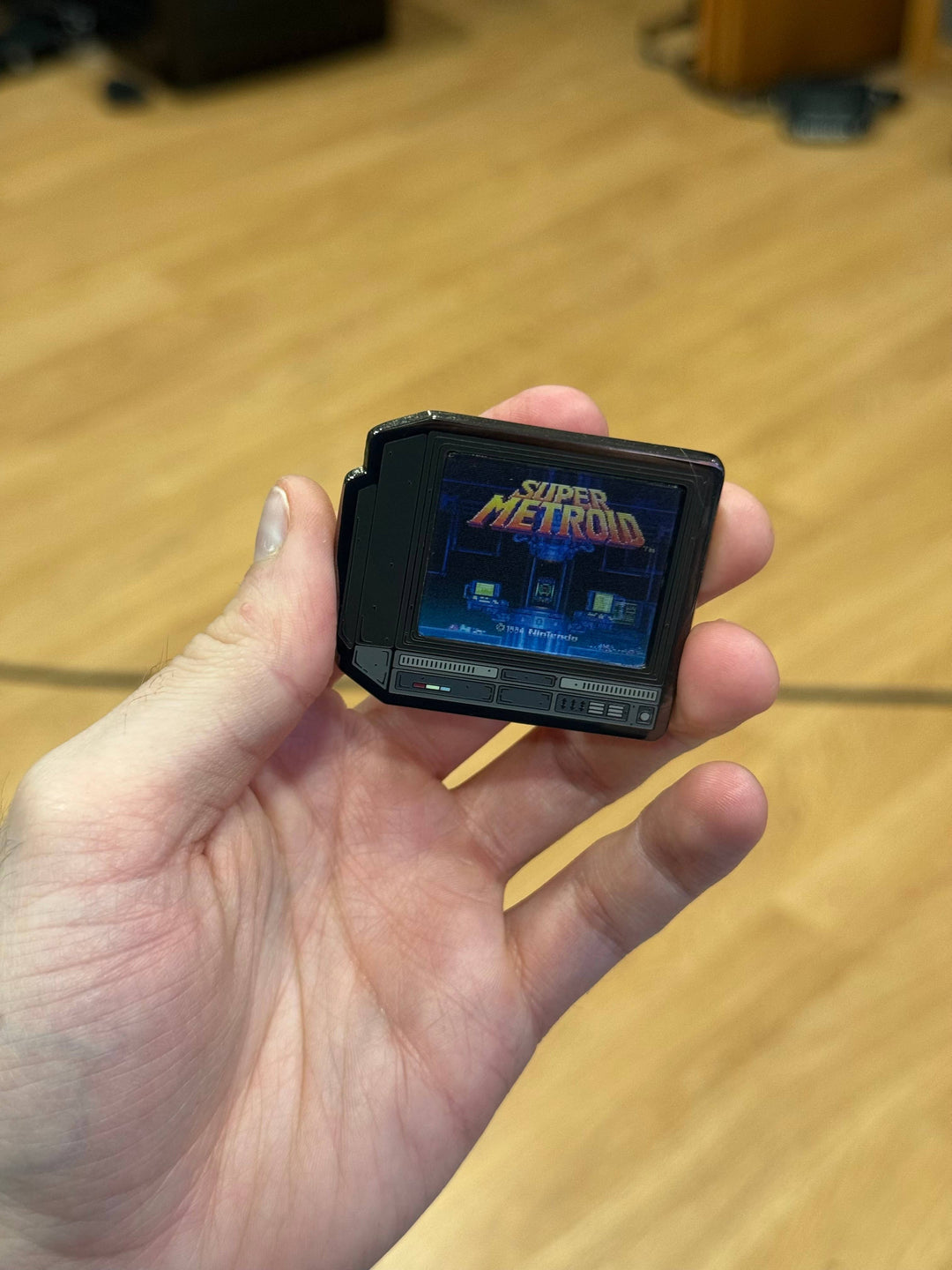 2.5" Lenticular Super Metroid CRTV Enamel Pin - NE32726