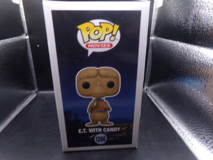 E.T. - #1266 E.T. (ET) With Candy (Wal-Mart) Funko Pop
