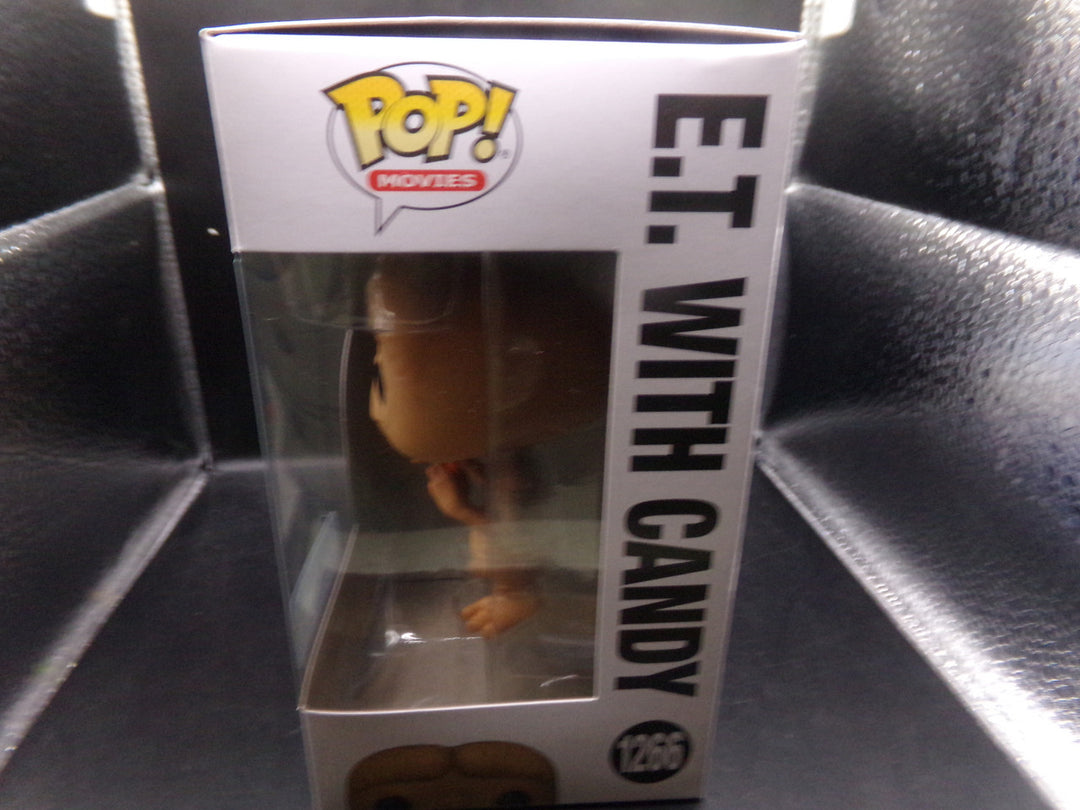 E.T. - #1266 E.T. (ET) With Candy (Wal-Mart) Funko Pop