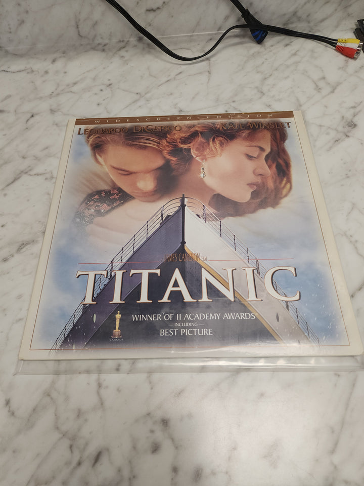Titanic (Leonardo DiCaprio) Widescren Laserdisc Movie    LD121724