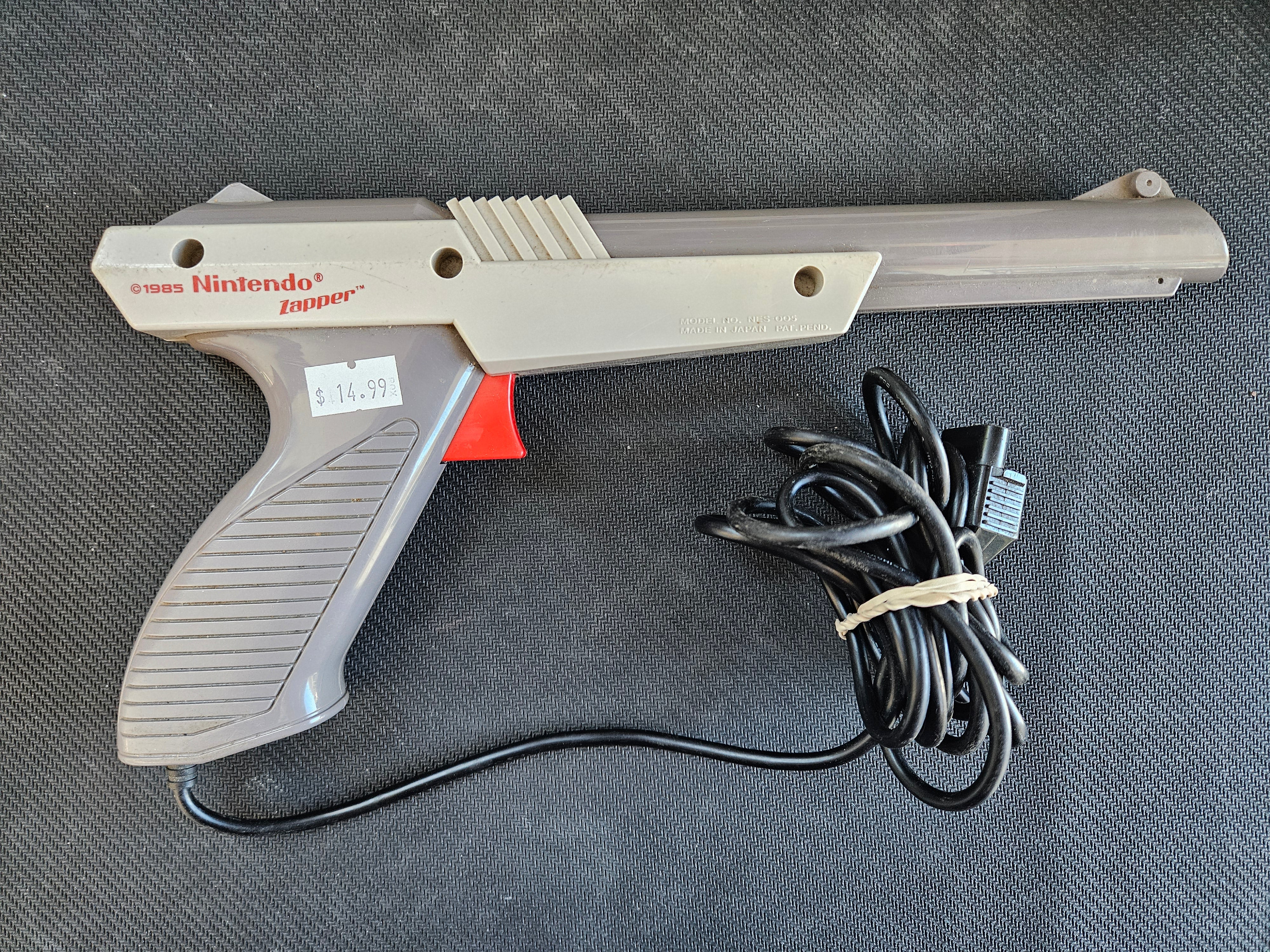 その他 1985 NES Zapper Nintendo s-l400.jpg
