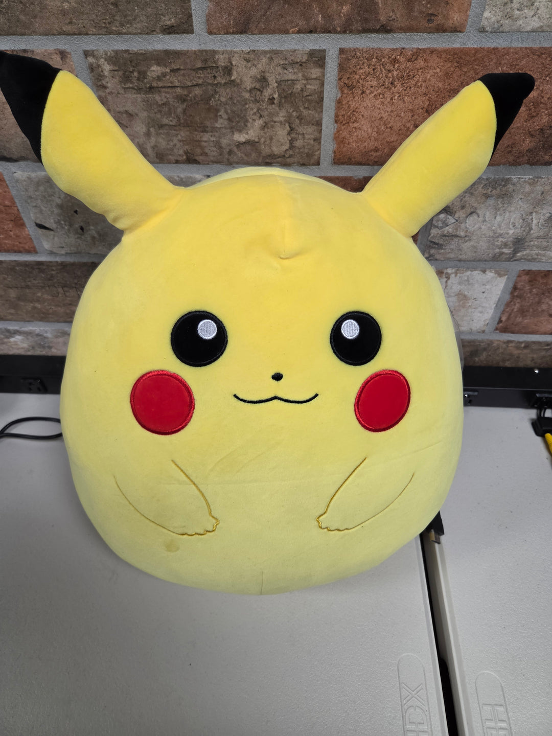 Squishmallows - Pokemon: Pikachu 14" Plush XP82926