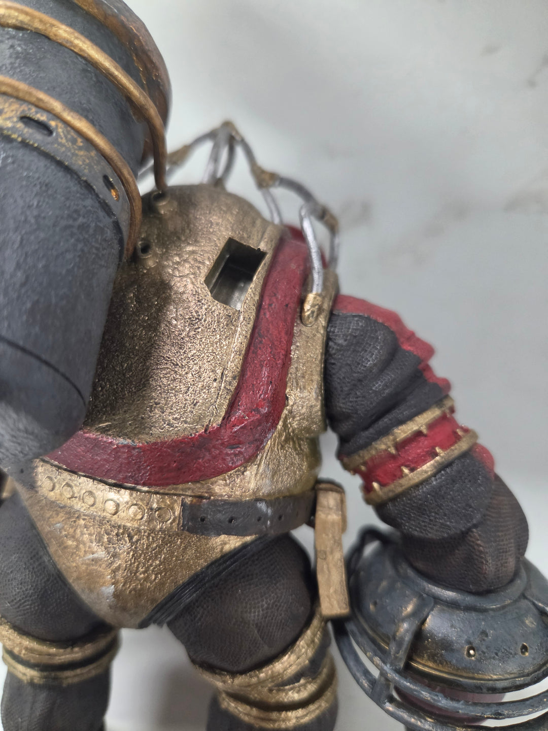 NECA - Bioshock 2 Big Daddy Elite Bouncer 8" Figure (Missing a Tank/Bent Helmet Frame/Missing Tank Valve) UT101426