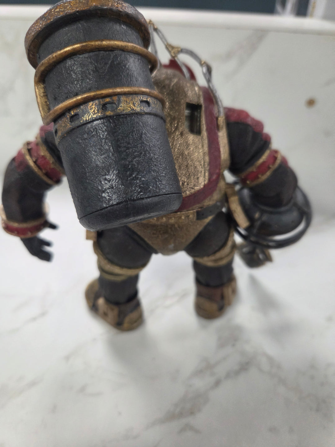 NECA - Bioshock 2 Big Daddy Elite Bouncer 8" Figure (Missing a Tank/Bent Helmet Frame/Missing Tank Valve) UT101426