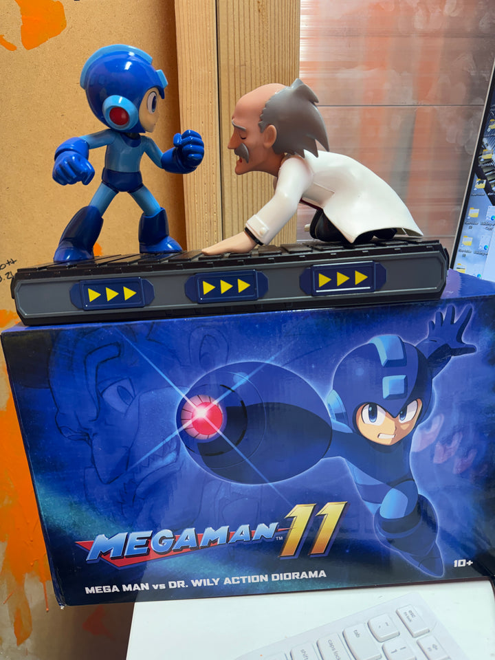 Mega Man 11 Mega Man vs Dr Wily Action Diorama Bobblehead MD42126