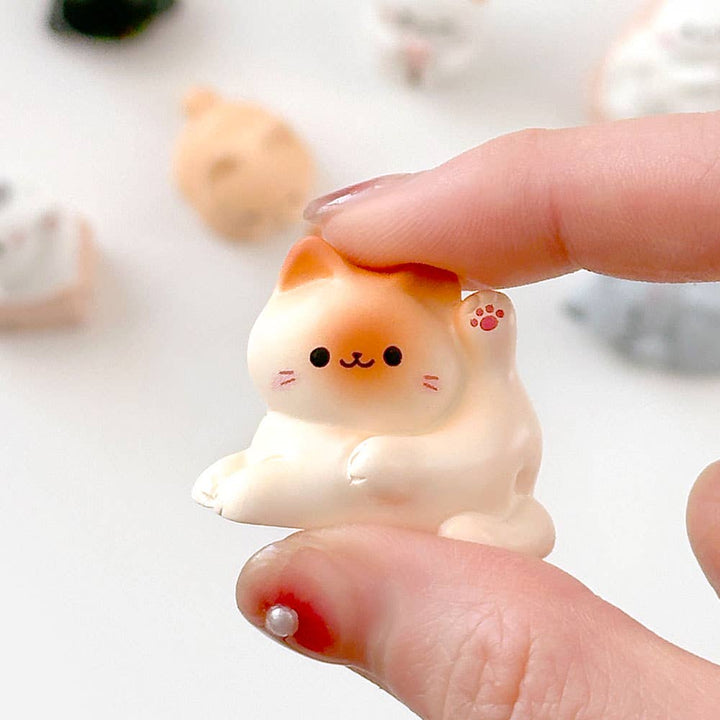 Random Cozy Cat Miniature Figure– Blind Box Series NE33126
