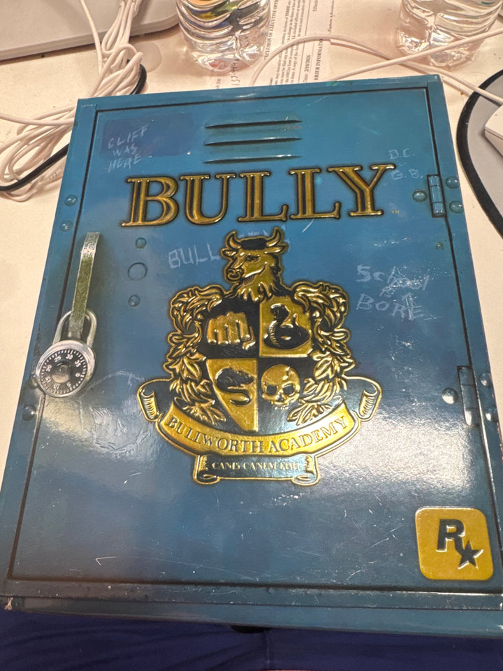 Bully Collector's Edition with Comic and Dodgeball - PS2 DI5526