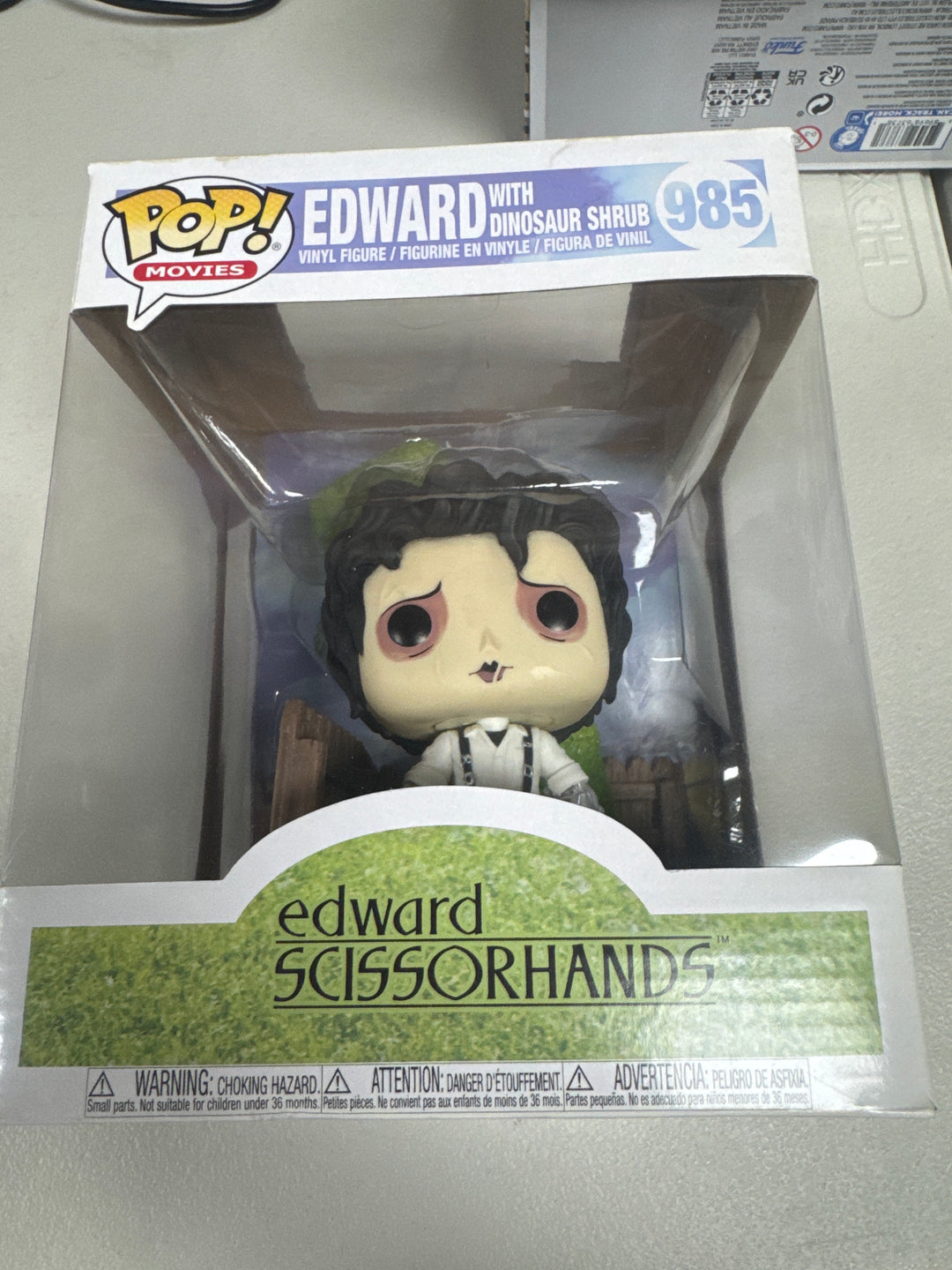 Funko Pop! Edward with Dinosaur Shrub #985 Edward Scissorhands WEAR ON TOP OF BOX FP92926