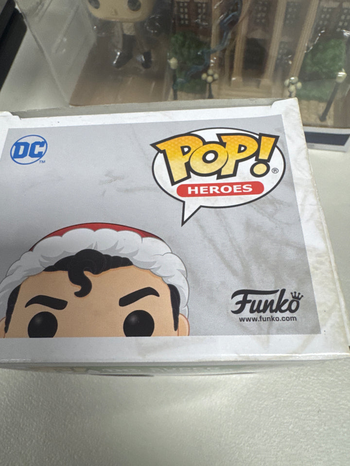 Funko Pop! Superman in Holiday Sweater #353 DC Super Heroes Damaged Box FP92926