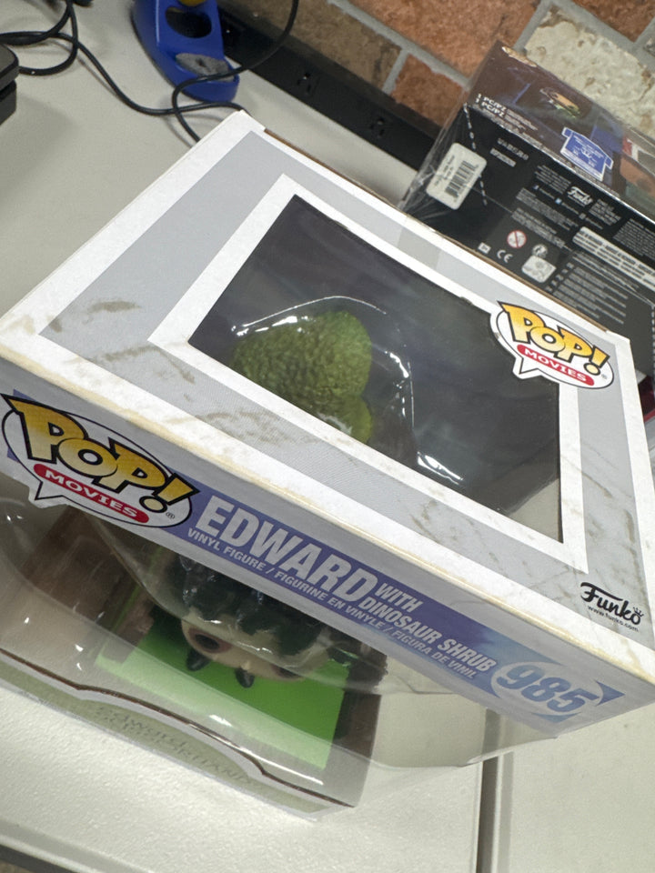 Funko Pop! Edward with Dinosaur Shrub #985 Edward Scissorhands WEAR ON TOP OF BOX FP92926