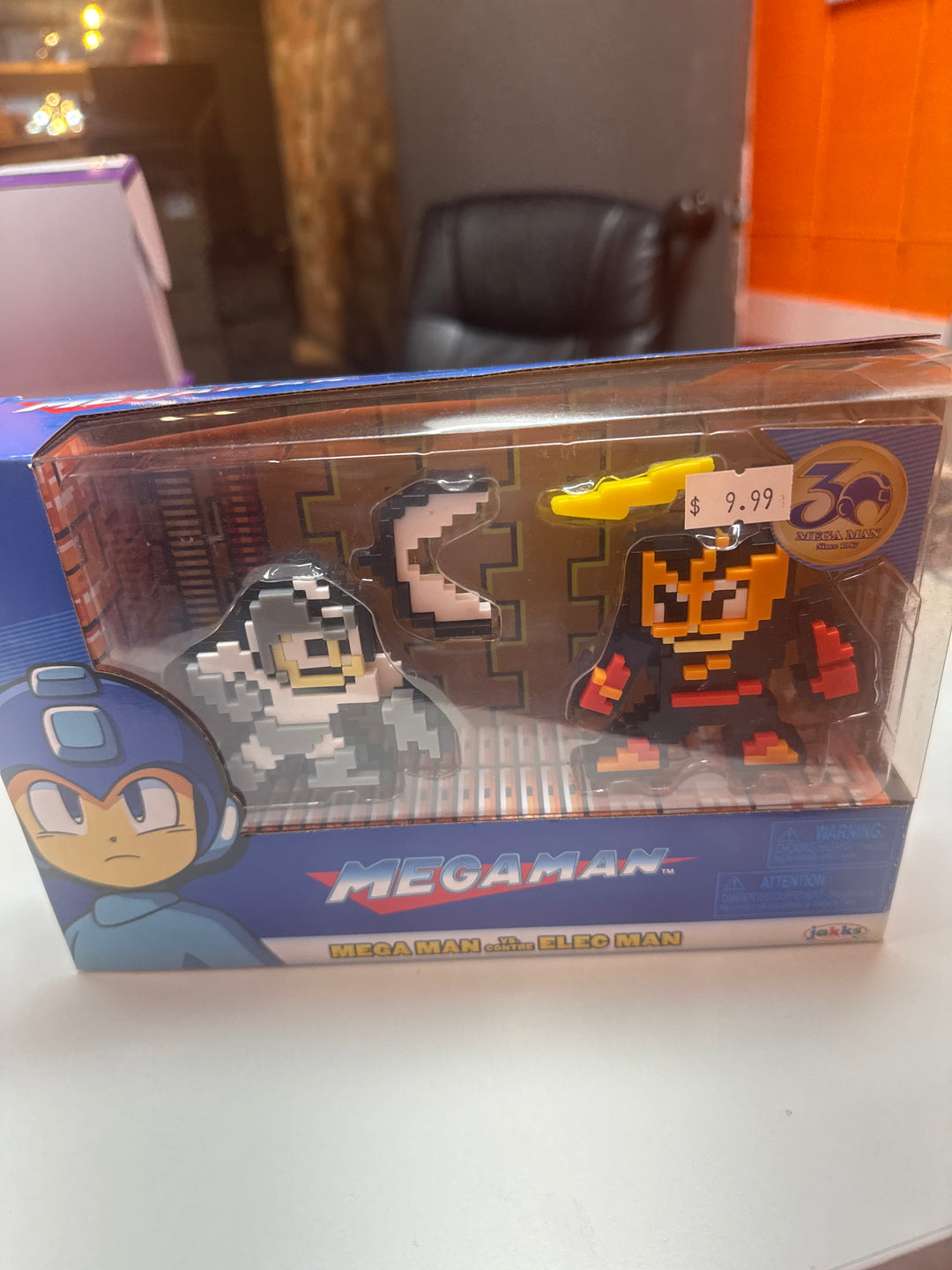 MEGA MAN 30th Anniversary 8-bit Megaman Vs Elec Man Man 2-Pack Collectible Figures MD31126