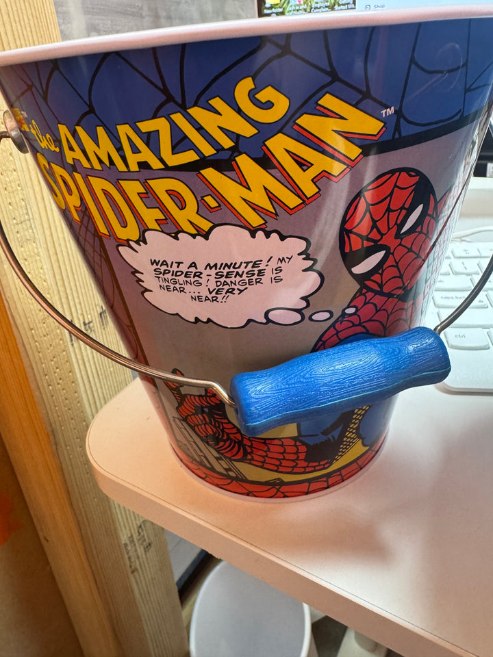 Vintage Spiderman Bucket Version  (Style May Vary, 1 Bucket) MD43027