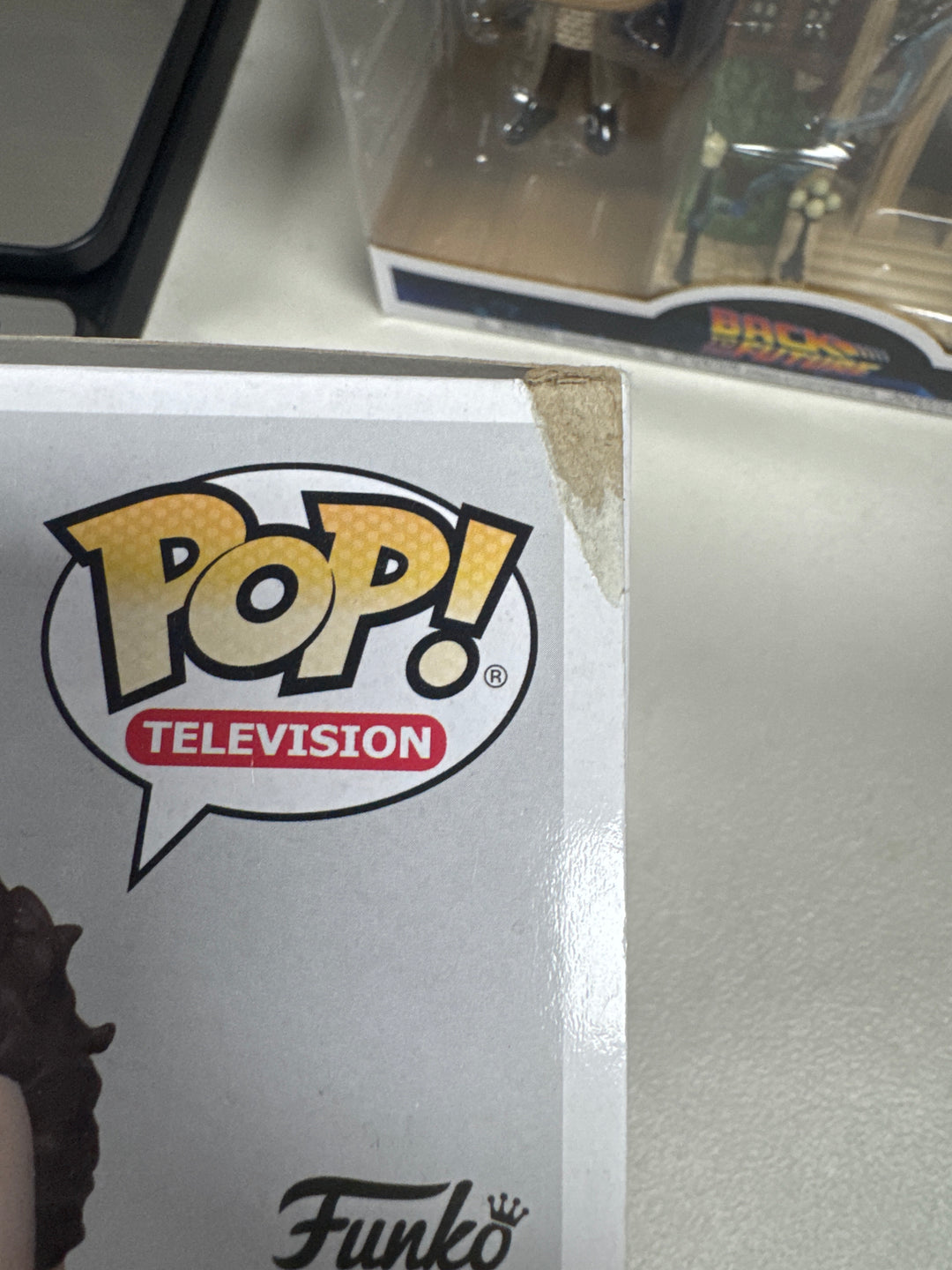 Funko Pop! Television Kramer - Seinfeld #1084 SMALL RIP ON RIGHT CORNER OF BOX FP7825