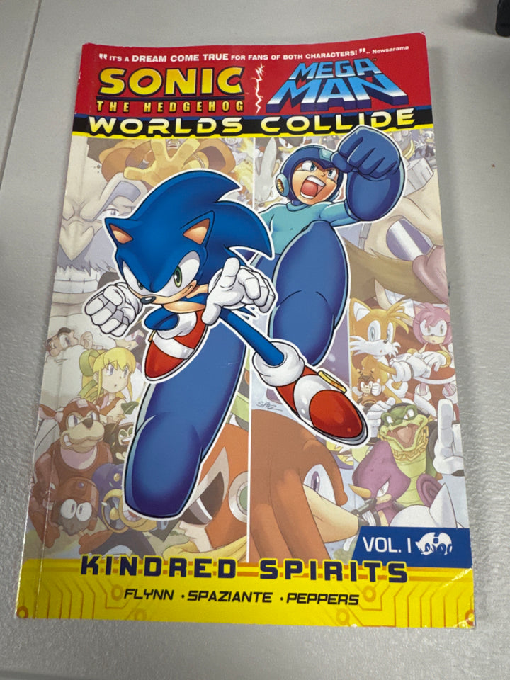Sonic / Mega Man Worlds Collide Vol 1 Kindred Spirits (Rip on Back Cover) UG62326