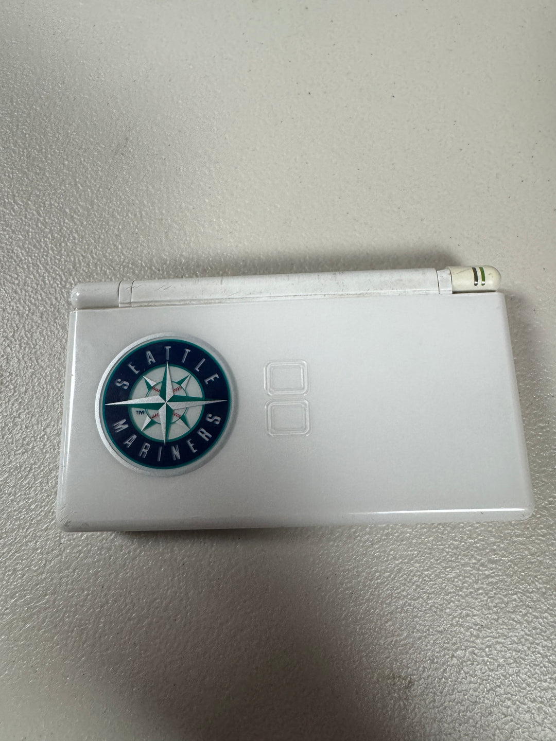 Seatle Mariners DS Lite Console (BROKEN HINGE)  AS/IS FOR PARTS/REPAIR Rare Con62326