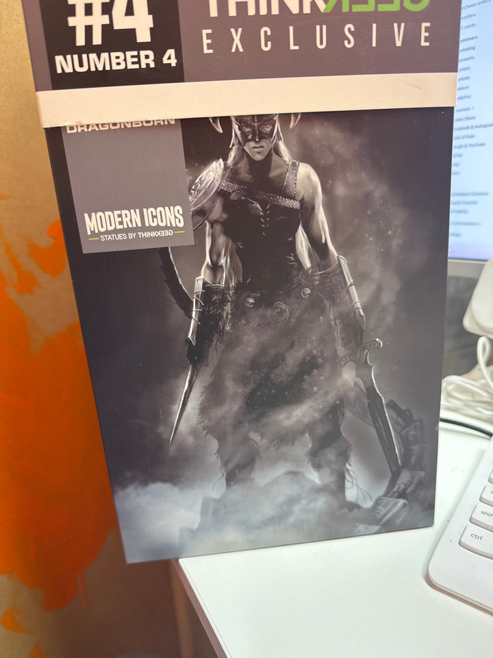 Modern Icons The Elder Scrolls V: Skyrim Female Dragonborn Statue Exclusive MD42826