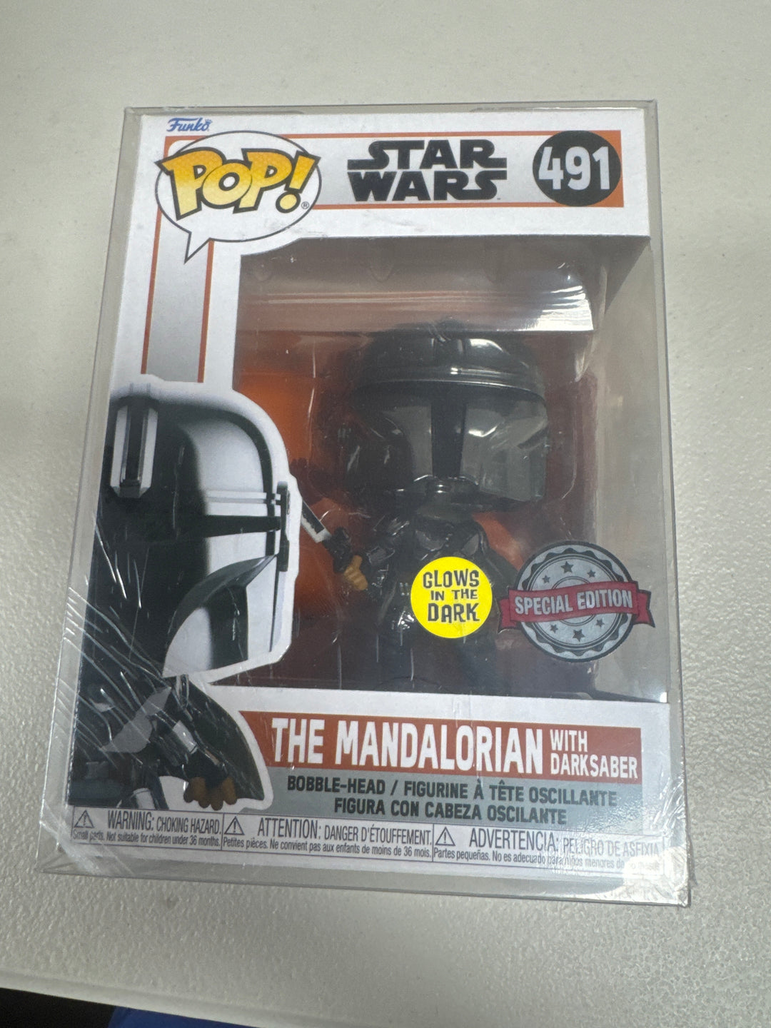 Funko Pop! The Mandalorian with Darksaber #491 GITD Special Edition Star Wars FP72826