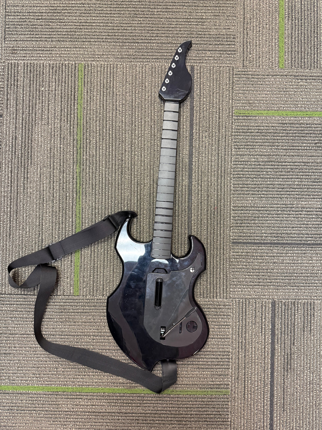 PDP Riffmaster Wireless Guitar for Xbox (Model 049-034) *IN-STORE PICKUP ONLY* - UA101226
