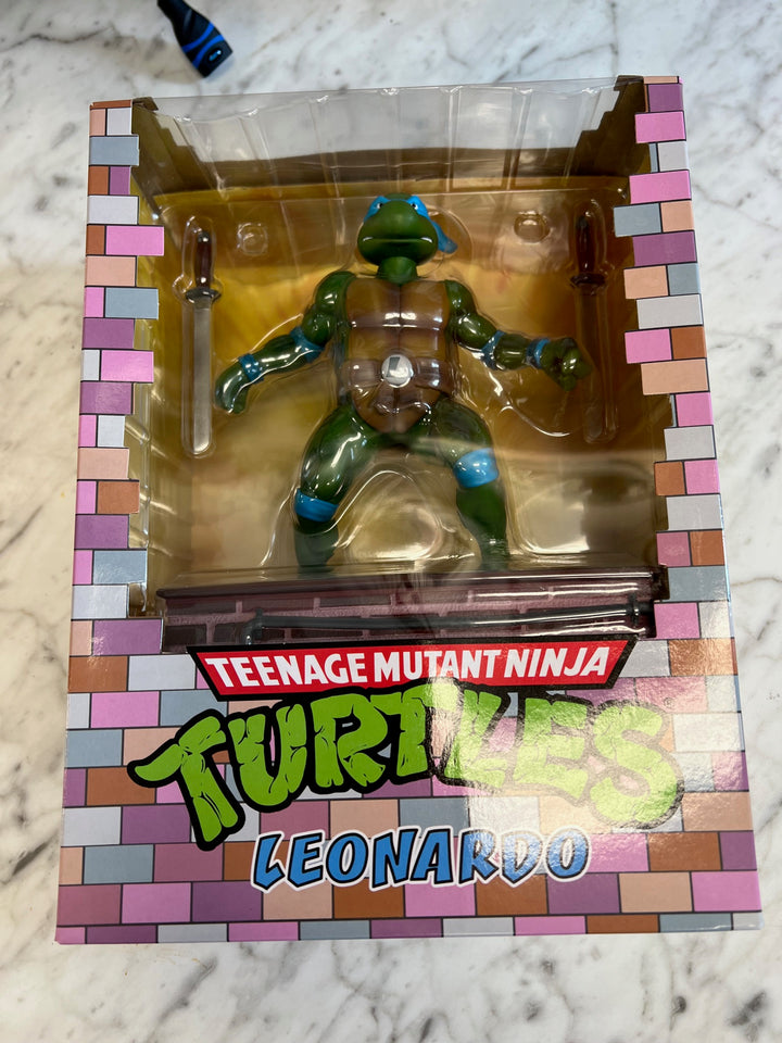 Teenage Mutant Ninja Turtles Leonardo 1:8 Scale Statue PCS Collectibles UT52325