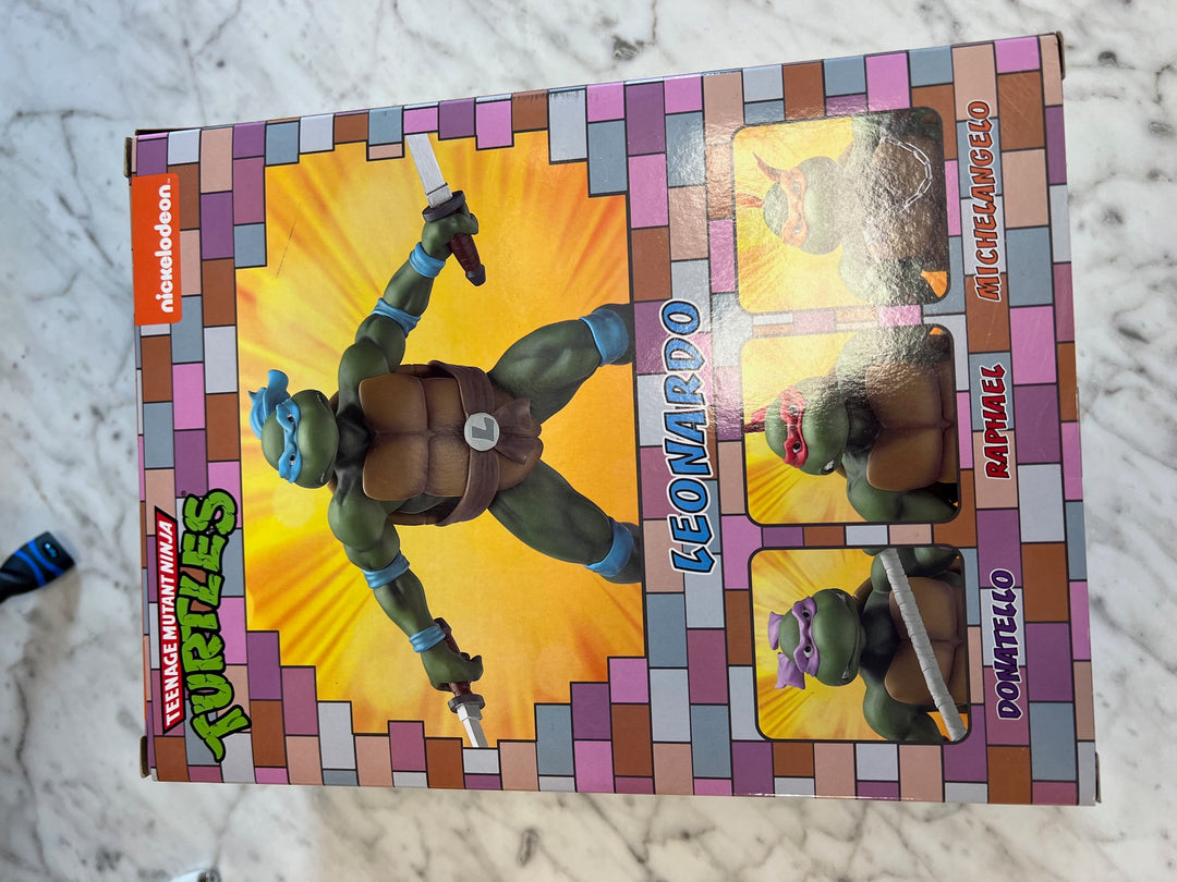 Teenage Mutant Ninja Turtles Leonardo 1:8 Scale Statue PCS Collectibles UT52325