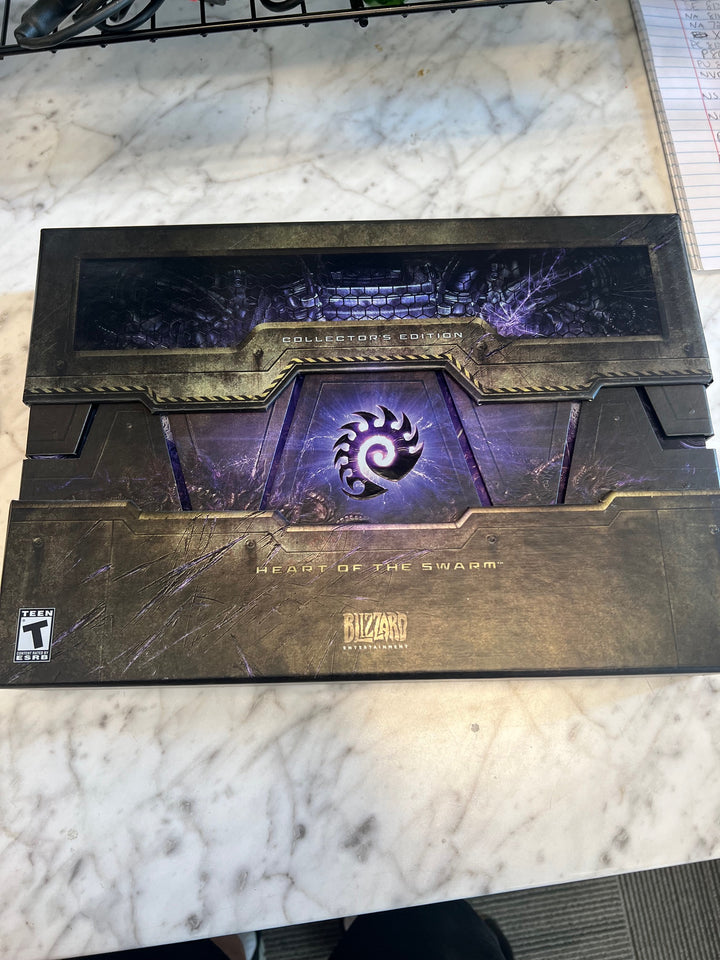 StarCraft II Heart of the Swarm Collector's Edition Most items sealed - Blizzard PU81325