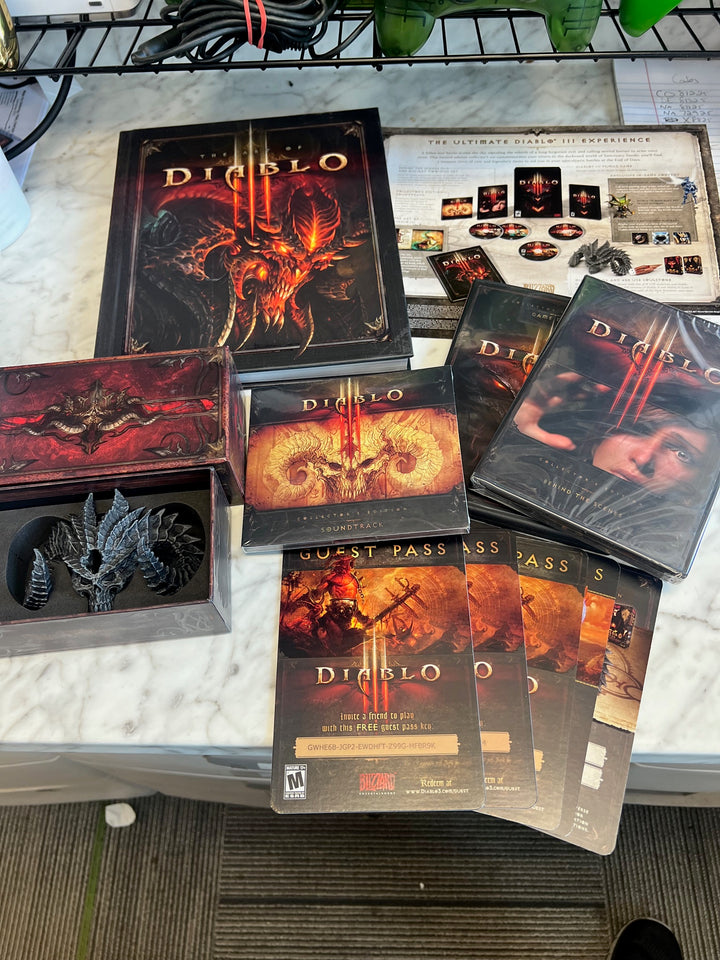 Diablo 3 III Collector's Edition PC Mac Box Set Complete w Skull USB PU81325