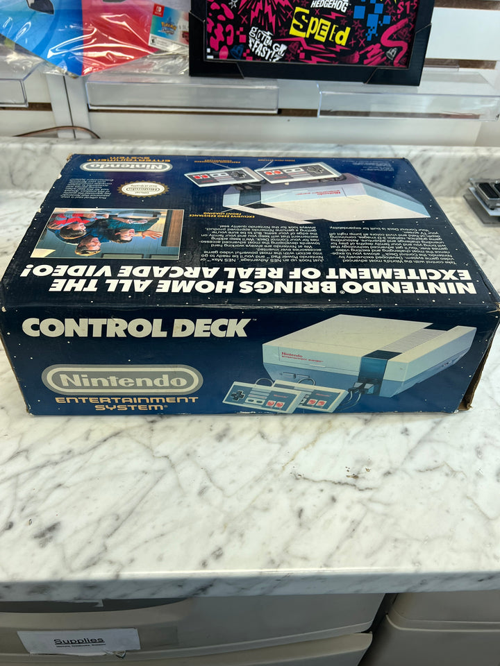 Nintendo Entertainment System NES Console in Box FOR PARTS NOT WORKING