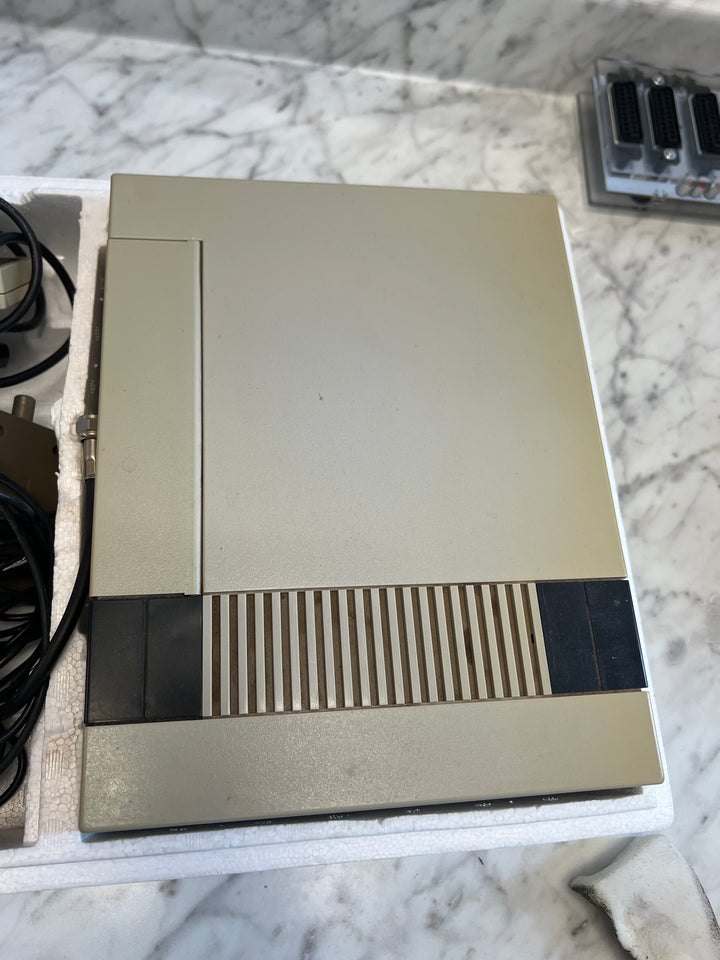 Nintendo Entertainment System NES Console in Box FOR PARTS NOT WORKING