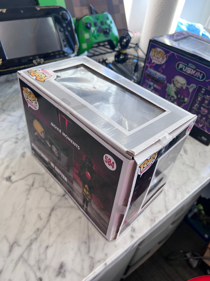 Funko Pop! Movie Moments IT #584 Pennywise in Gutter Hot Topic Exclusive UP111525