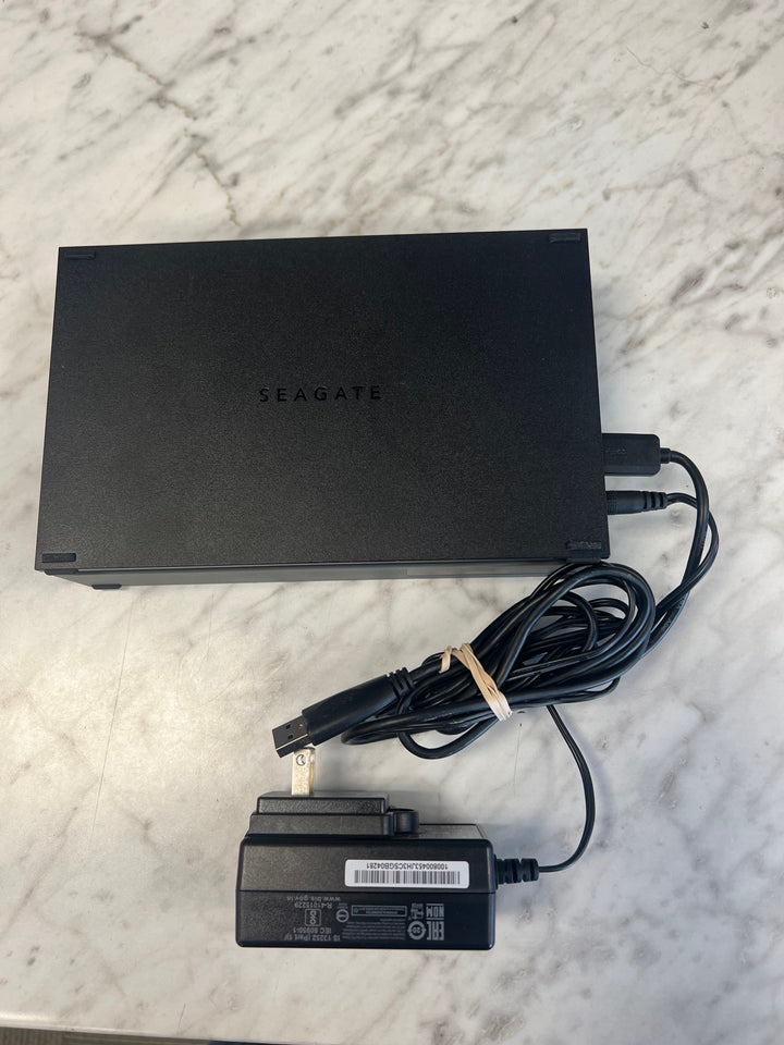 Seagate 8TB External Game Drive Hub for XBOX SRD0LF1 - With Cords  A52625