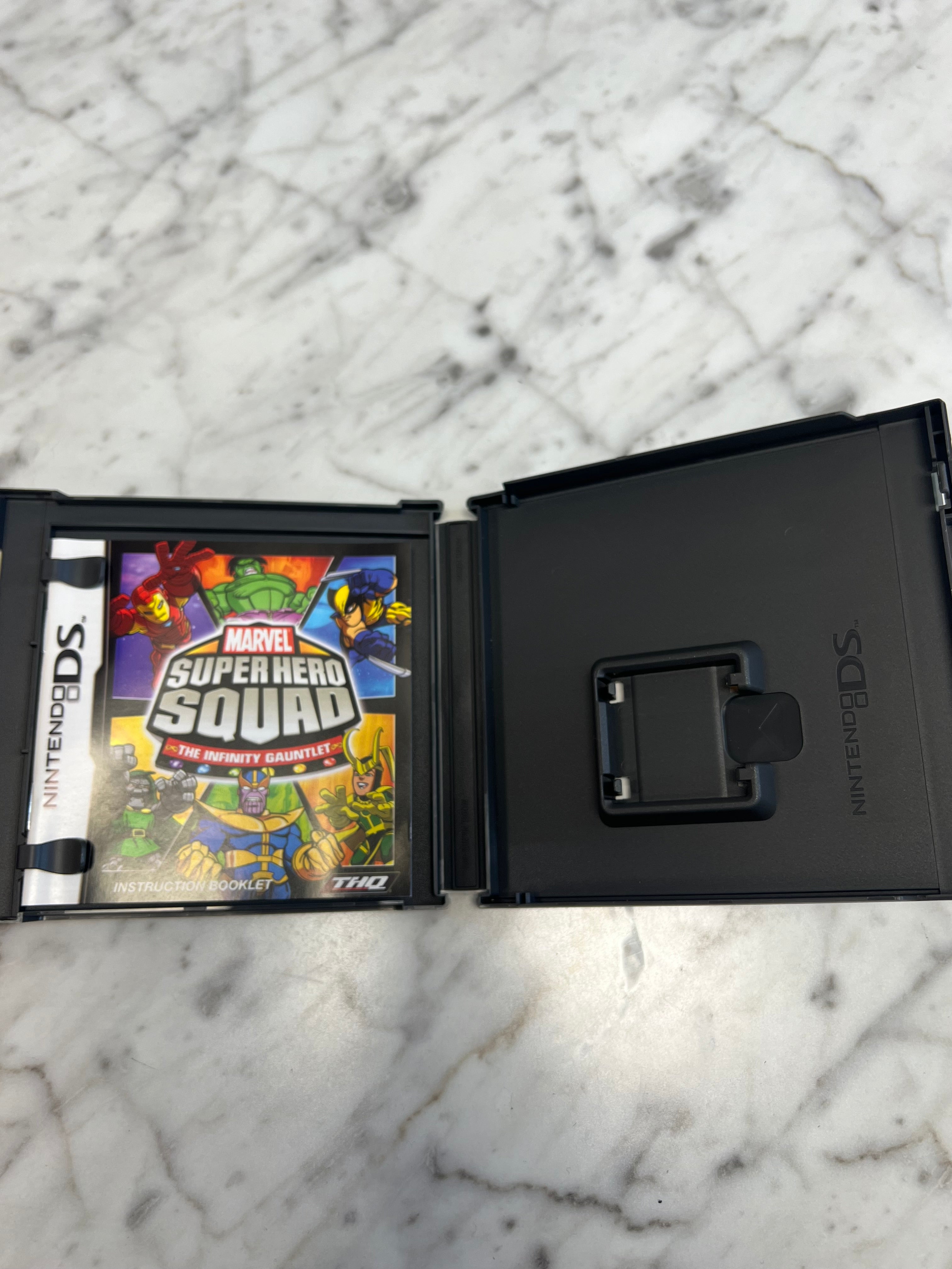 Marvel Super Hero Squad The Infinity Gauntlet Nintendo DS Case and