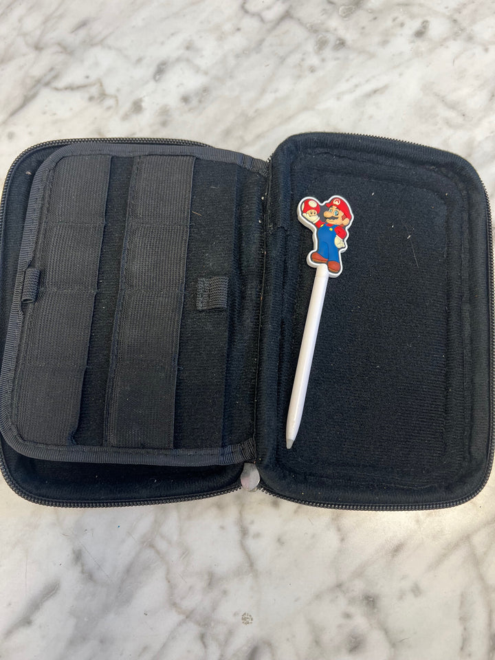 Nintendo 3DS Super Mario Soft Carry Case w/ stylus (Slight damage)  UA81825