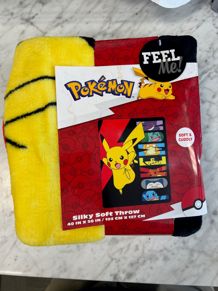 Official Pokemon Battle Bolt Silky Soft Cuddly Throw 40inx50in PL81825