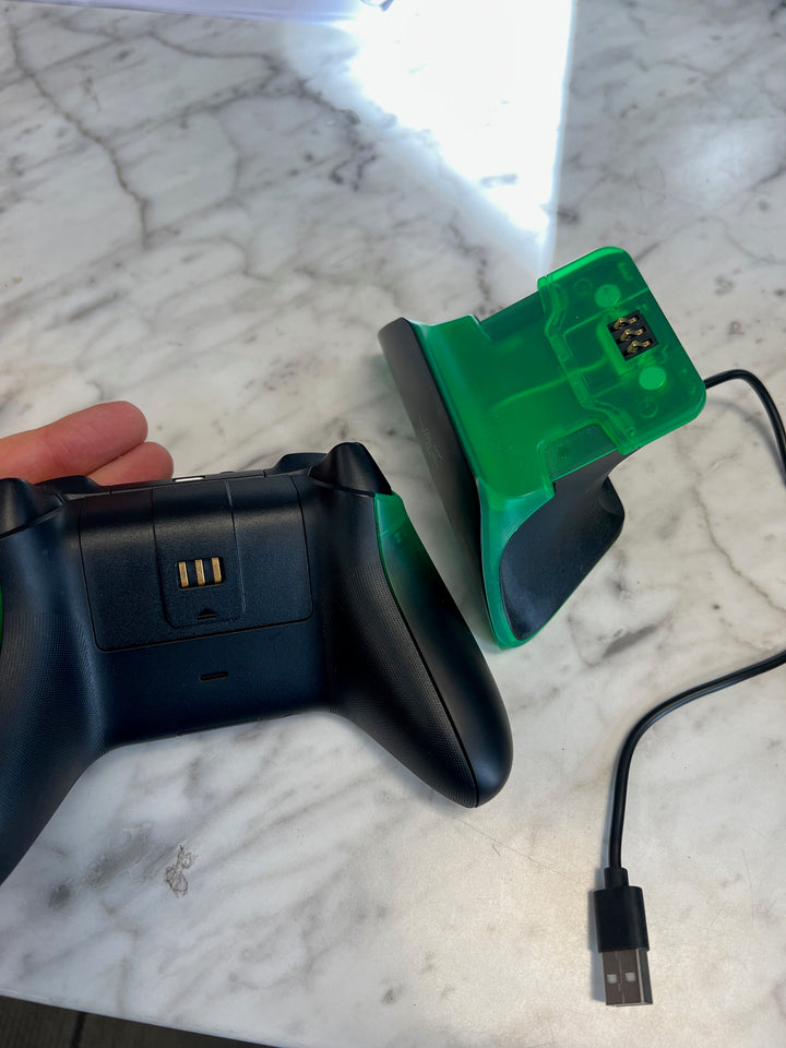 Razer Xbox Wireless Controller + Quick Charging Stand - Limited Edition (Green) U81825