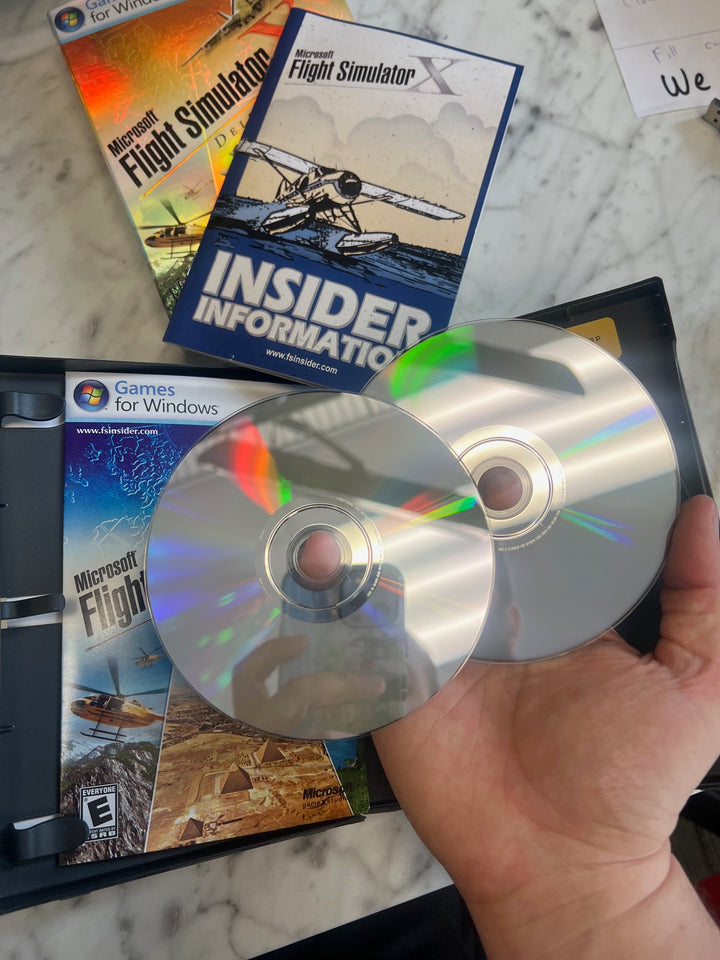 Microsoft Flight Simulator X Deluxe Edition - PC DVD Windows UP81925