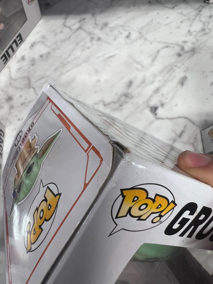 Funko Pop! Grogu with Butterfly #468 Star Wars Squished Corner FP121025