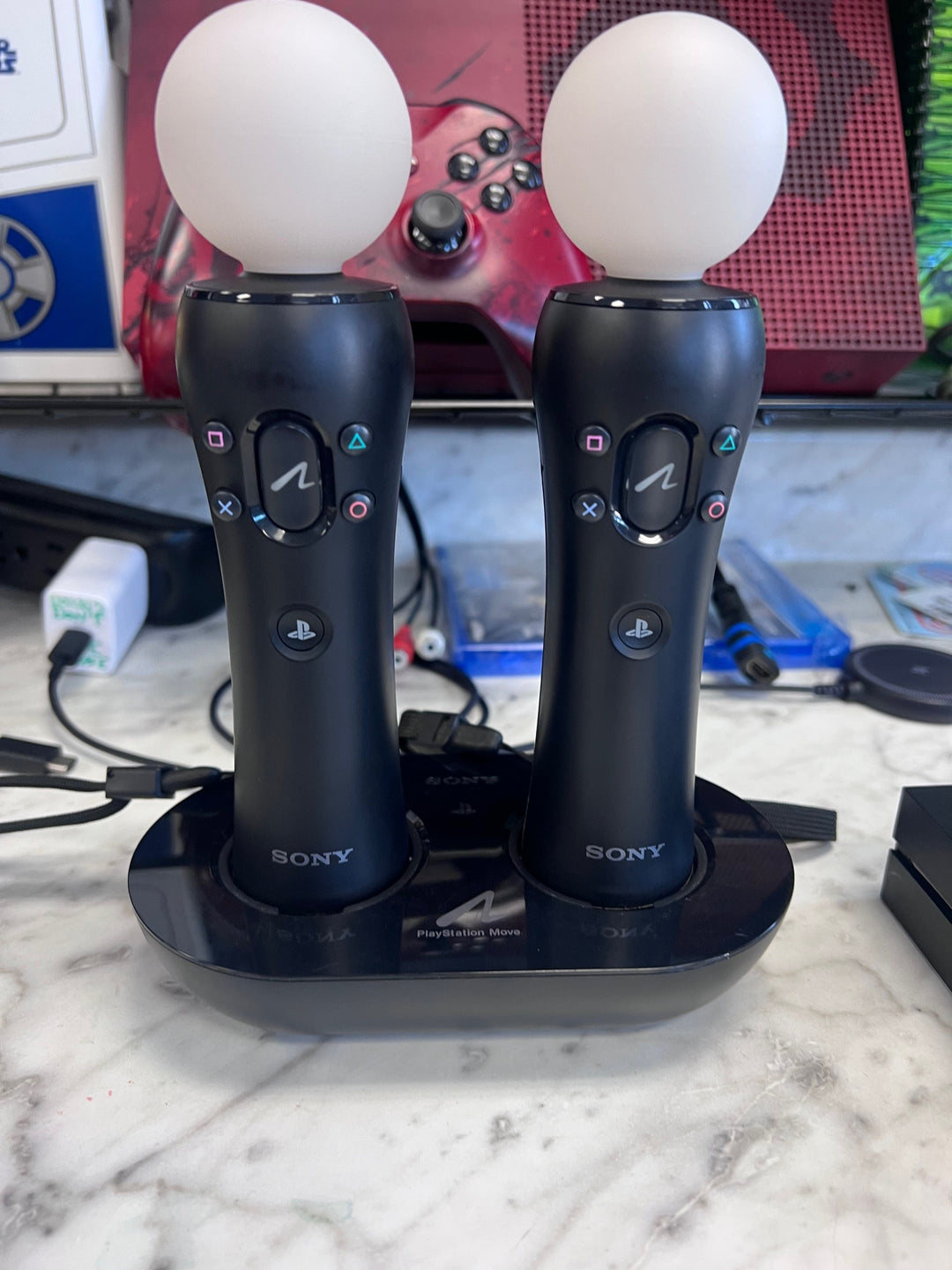 PS Move Charging Station CECH-ZCC1U w/ 2 Move Controllers CECH-ZCM1U PS4 A82725