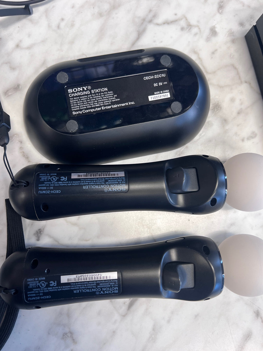 PS Move Charging Station CECH-ZCC1U w/ 2 Move Controllers CECH-ZCM1U PS4 A82725