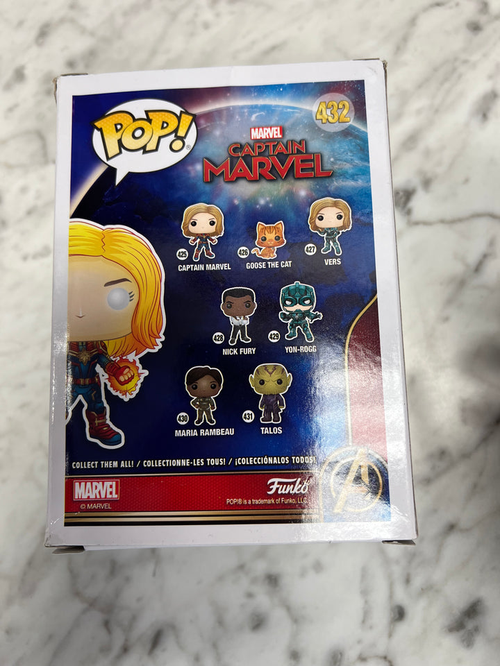 Funko POP! Marvel - Captain Marvel #432 - Glow In The Dark - Walmart Exclusive FP111124