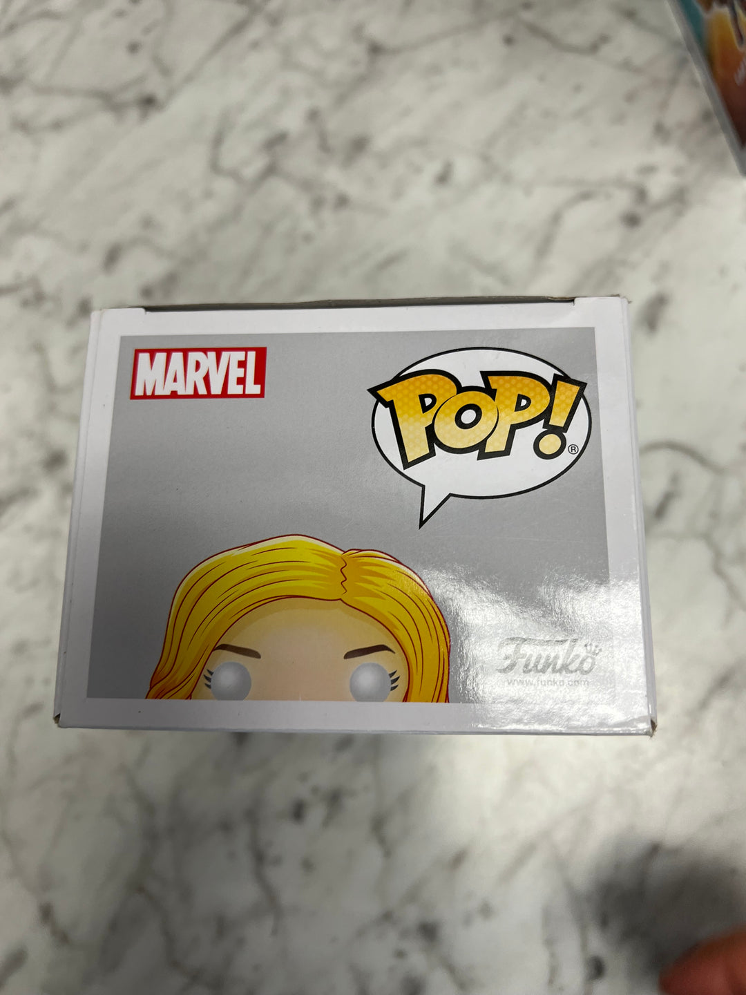 Funko POP! Marvel - Captain Marvel #432 - Glow In The Dark - Walmart Exclusive FP111124