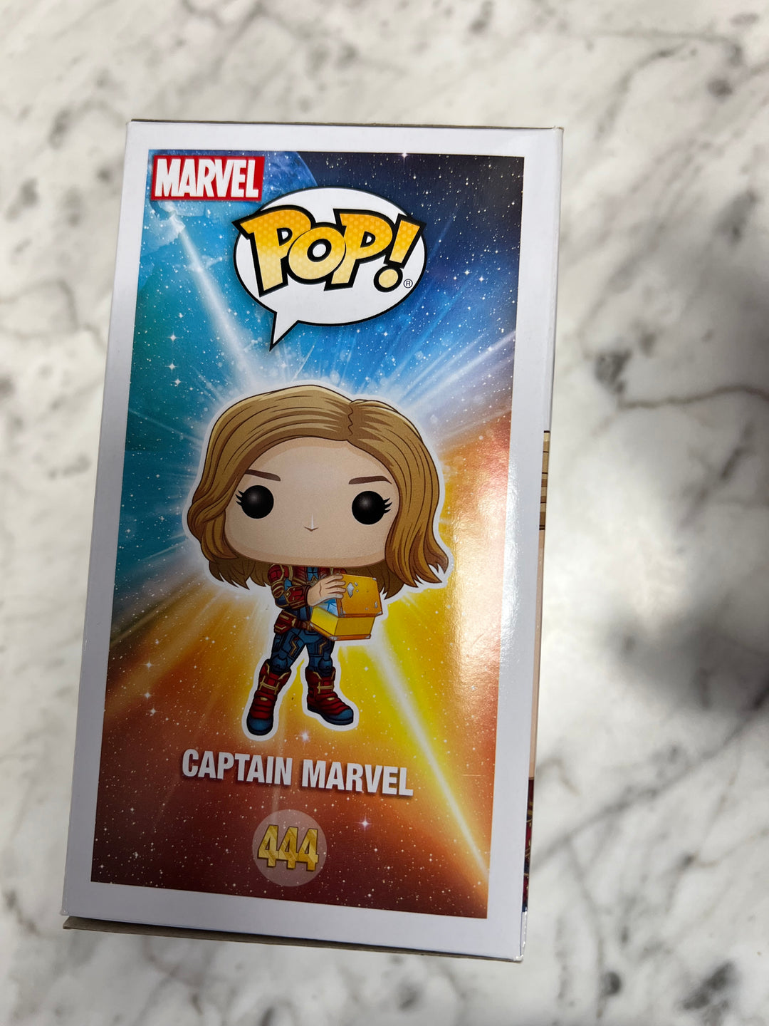 Funko Pop! Vinyl: Marvel - Captain Marvel with Cover Glow in the Dark #444 FP111124