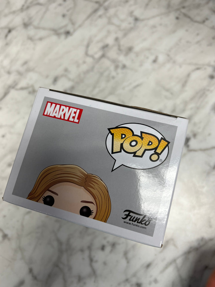 Funko Pop! Vinyl: Marvel - Captain Marvel with Cover Glow in the Dark #444 FP111124