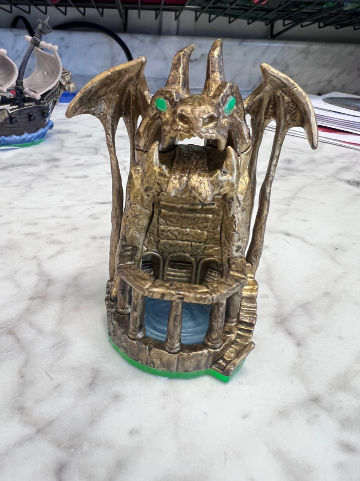 Skylanders Dragons Peak Figure   SL82825