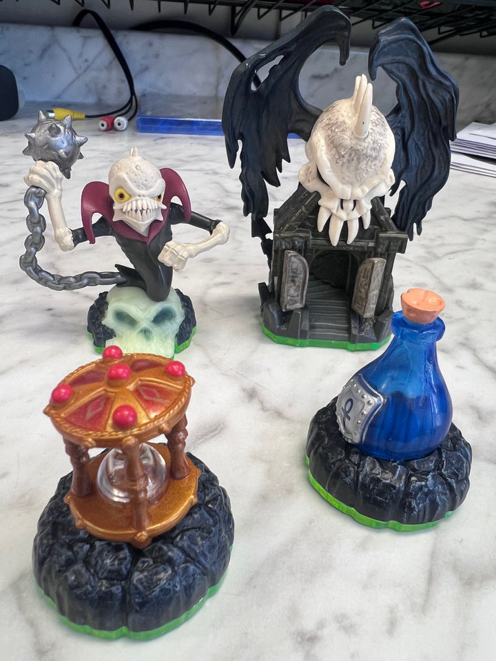 Skylanders Darklight Crypt (Set of 4 Figures)   SL82825