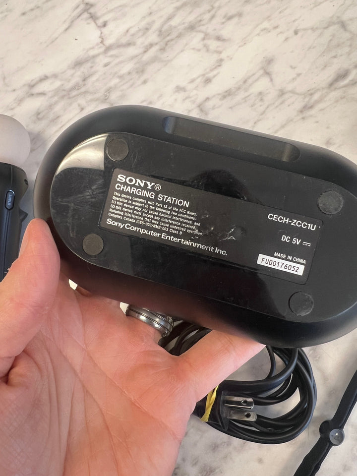 Playstation Move Charge Station w/ 2 Controllers and charge cable CECH-ZCC1U  UA9225