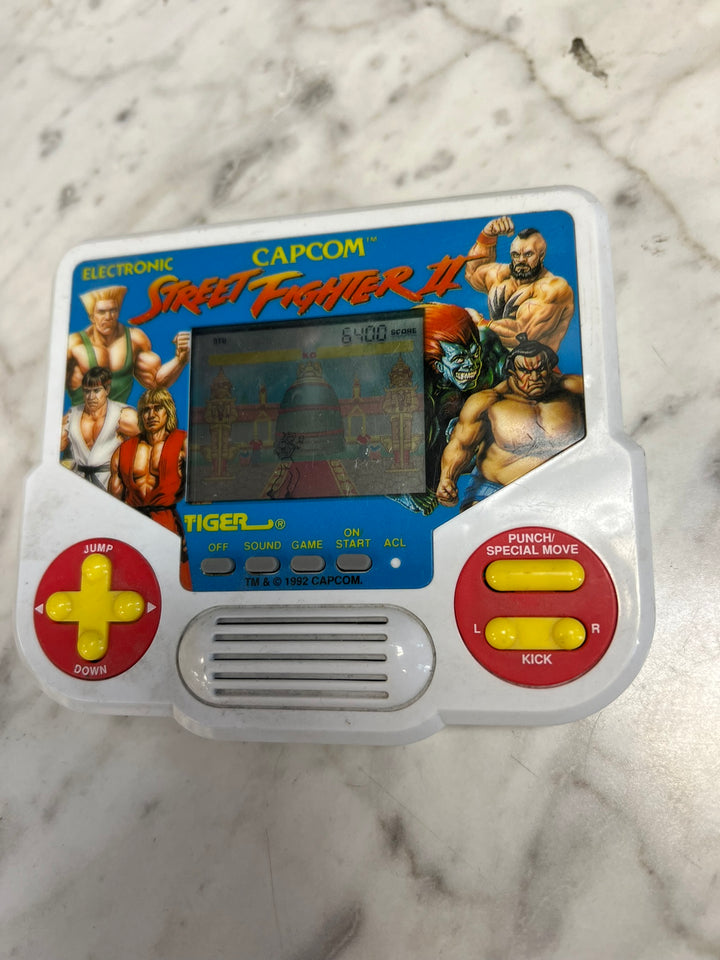 Tiger Electronics Handheld Game - Street Fighter II (1992) UA62226