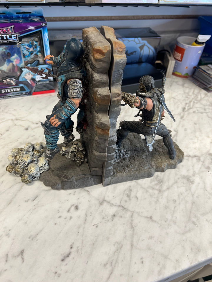 Mortal Kombat 9 Kollectors Edition Statue Bookends SCORPION SUBZERO O61125